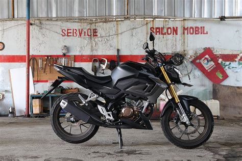 Honda CB150R Streetfire Standard .